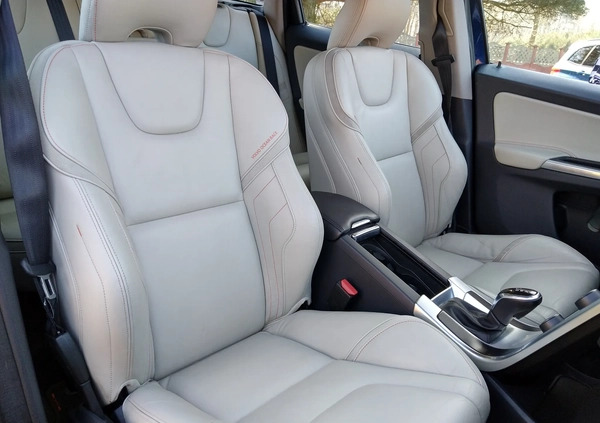 Volvo XC 60 cena 80000 przebieg: 135000, rok produkcji 2017 z Orzesze małe 172